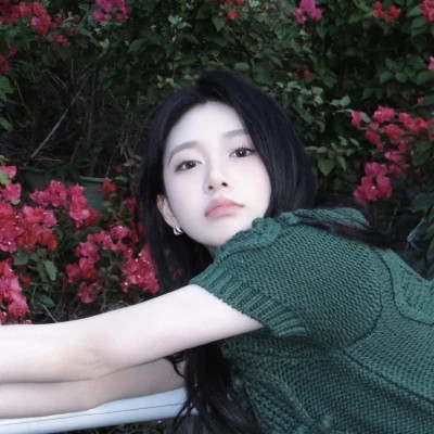 2025年最潮流的微信头像女