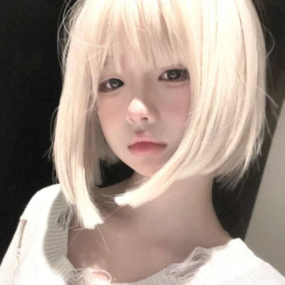 2025年最潮流的微信头像女
