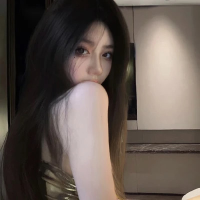 2025年最潮流的微信头像女