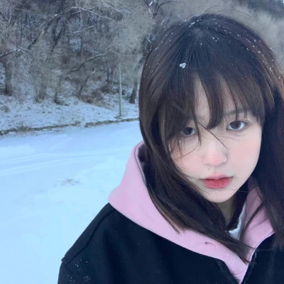 2025新款好看的女生头像