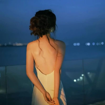 唯美温柔女头像背影2025
