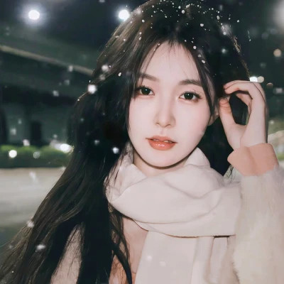 2025好看的美女头像
