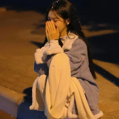 2025好看的美女头像