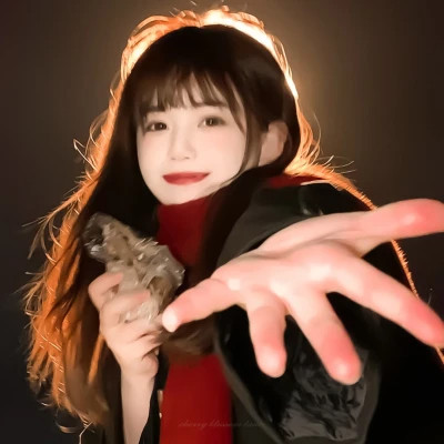 2025好看的美女头像