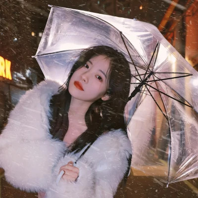 2025好看的美女头像