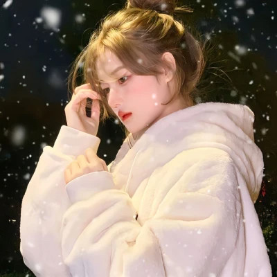 2025好看的美女头像