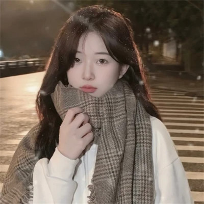 2025好看的美女头像