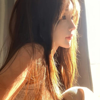 2025好看的美女头像