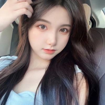 2025好看的美女头像