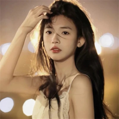 2025好看的美女头像