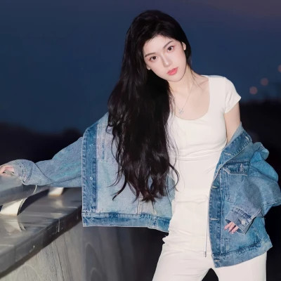 2025好看的美女头像