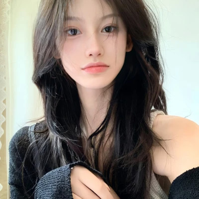 2025好看的美女头像