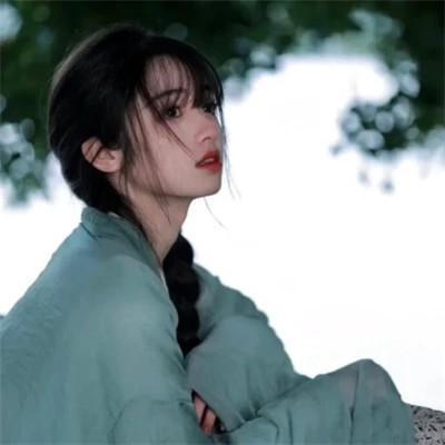 2025好看的美女头像