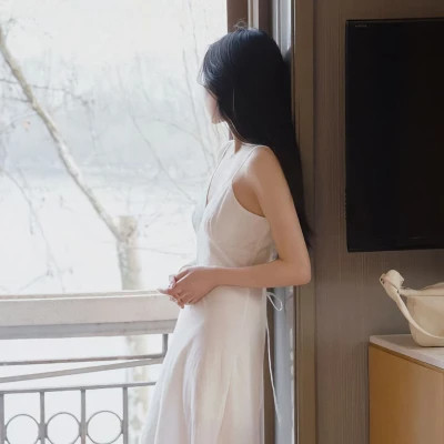 2025好看的美女头像