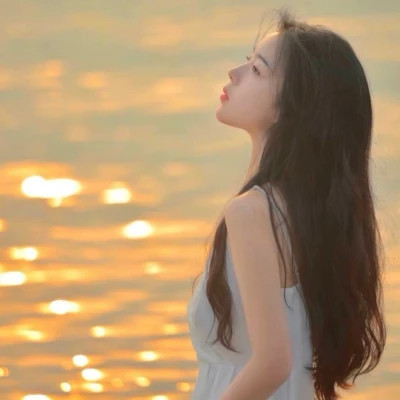 2025好看的美女头像