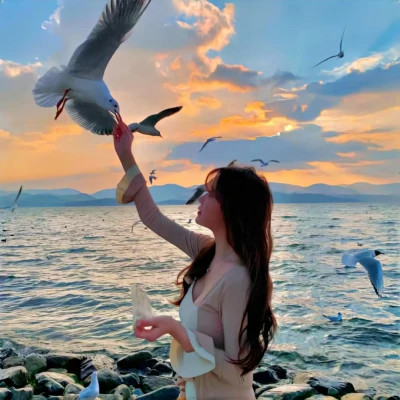 2025好看的美女头像