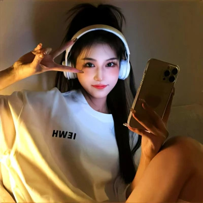 2025好看的美女头像