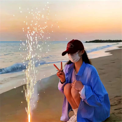 2025好看的美女头像