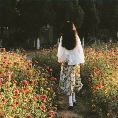 2025好看的美女头像