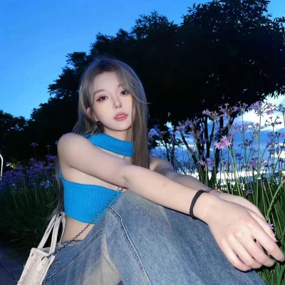 2025好看的美女头像