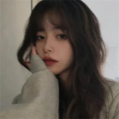 2025好看的美女头像