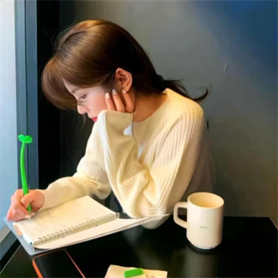 2025好看的美女头像