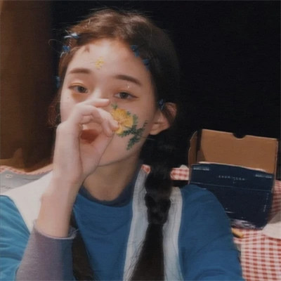 2025好看的美女头像