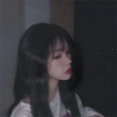 2025好看的美女头像