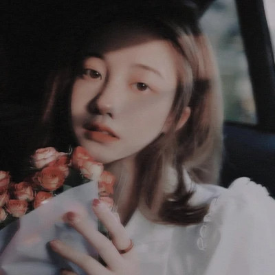2025好看的美女头像