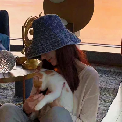 2025好看的美女头像