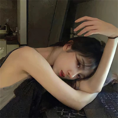 2025好看的美女头像