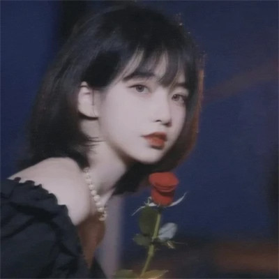 2025好看的美女头像