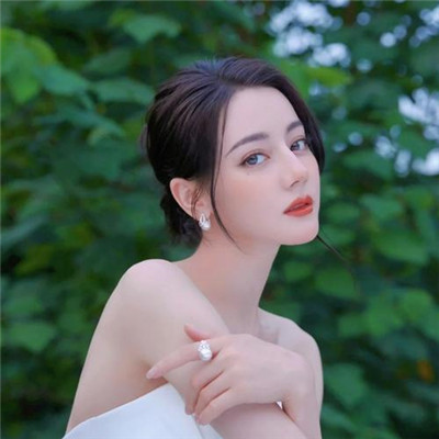 适合2025的头像女