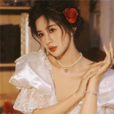适合2025的头像女