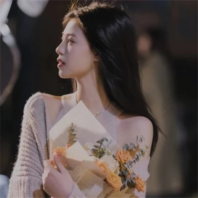 适合2025的头像女