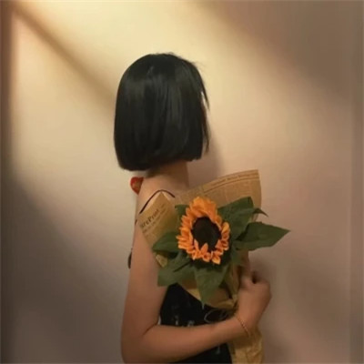 适合2025的头像女