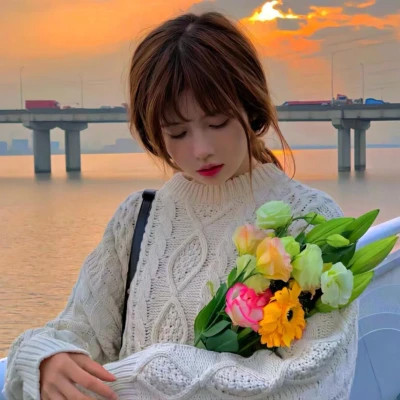 适合2025的头像女