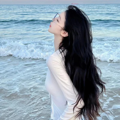 适合2025的头像女