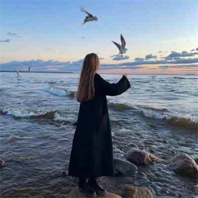 适合2025的头像女