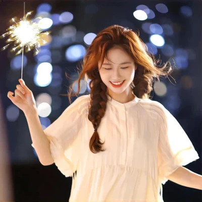 适合2025的头像女