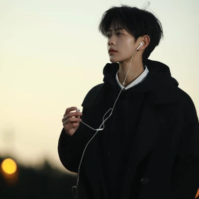 2025新款好看的男头像