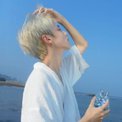 2025新款好看的男头像