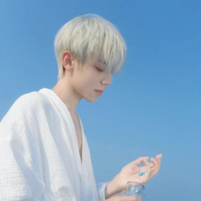 2025新款好看的男头像
