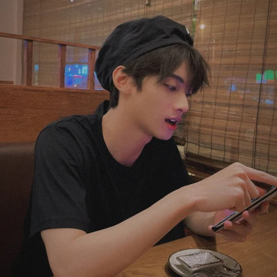 2025新款好看的男头像