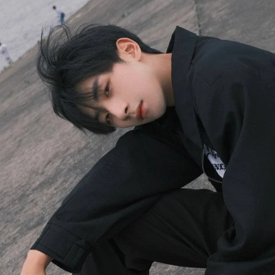 2025新款好看的男头像