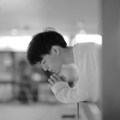 男生头像黑白真人