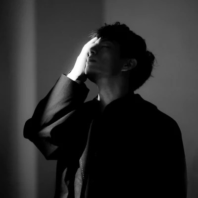 男生头像黑白真人