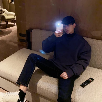 2025头像最新版的男生