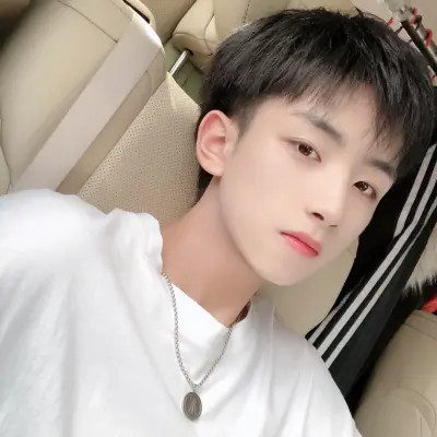 2025头像最新版的男生