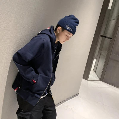 2025头像最新版的男生